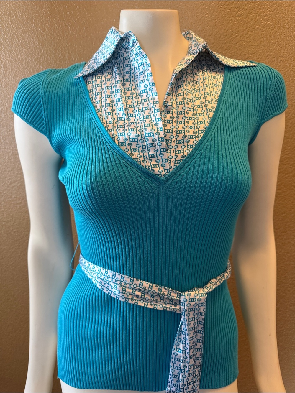 2B Bebe Teal Ribbed V-Neck Top with Printed Belt